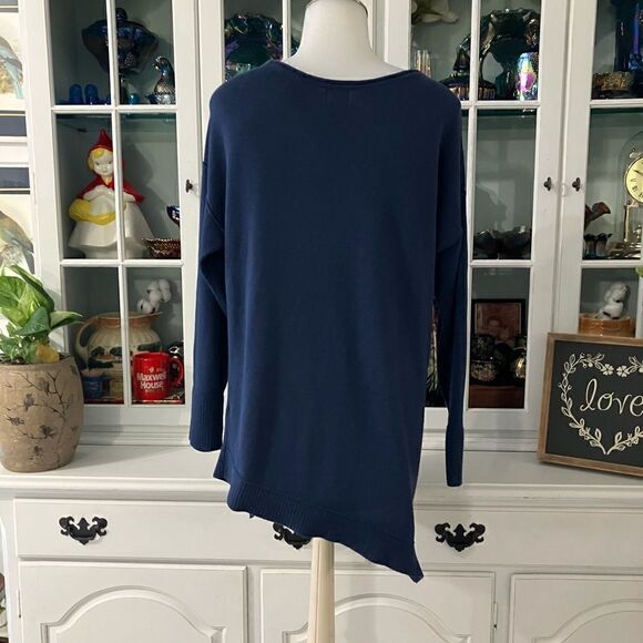 Chico’s Thin Knit Sweater Blue Asymmetrical Hem Sz Medium - Picture 2 of 10